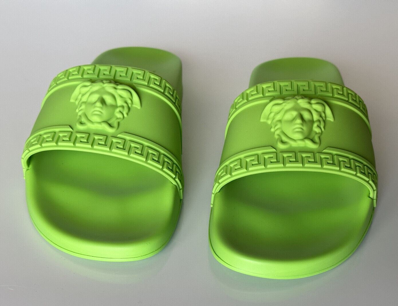NIB Versace Medusa Head Slides Sandals Neon Green 9 US (42 Euro) DSU5883 Italy