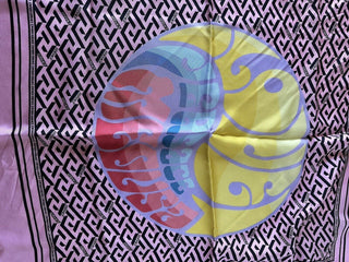 СЗТ 295 долларов Versace Шарф Love Medusa из шелкового твила с монограммой, 25,5 x 26 дюймов, Италия 1001601 