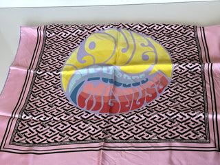 СЗТ 295 долларов Versace Шарф Love Medusa из шелкового твила с монограммой, 25,5 x 26 дюймов, Италия 1001601 