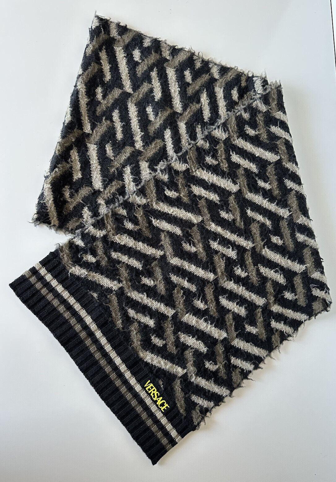 NWT $595 Шарф Versace Knit из жаккардовой шерсти с начесом, черный/серый, 14Wx72L IT 1002258 