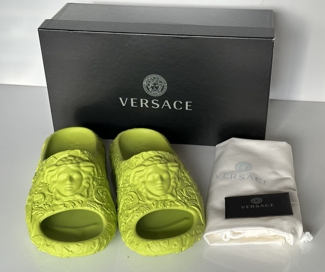 NIB $525 Versace Medusa Head Slides Pool Sandals Green 10 US (43 Eu) 1005746 IT