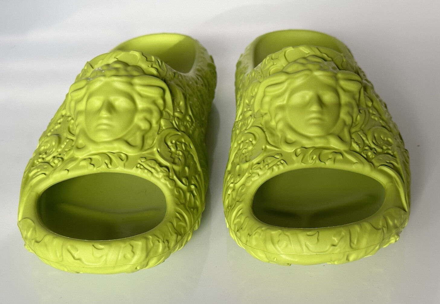 NIB $525 Versace Medusa Head Slides Pool Sandals Green 10 US (43 Eu) 1005746 IT