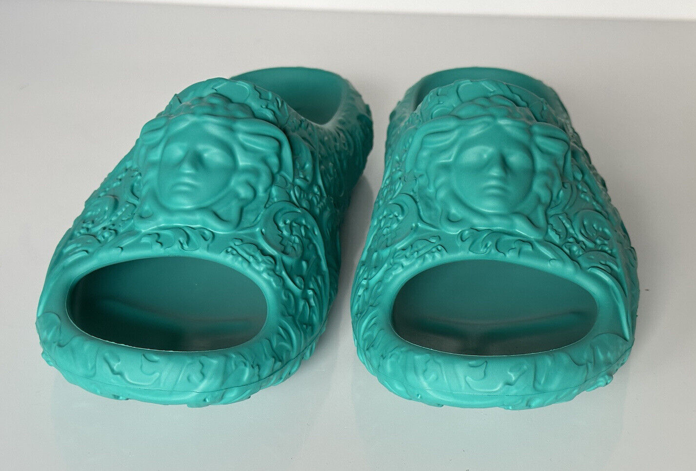 NIB $525 Versace Medusa Head Slides Pool Sandals Turquoise 10 US (43) 1005746 IT