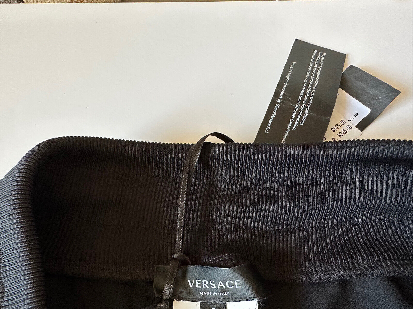 Neu mit Etikett: 625 $ Versace Schwarze Jogginghose mit Greca-Print für Damen, Größe 5, Italien 1002081 