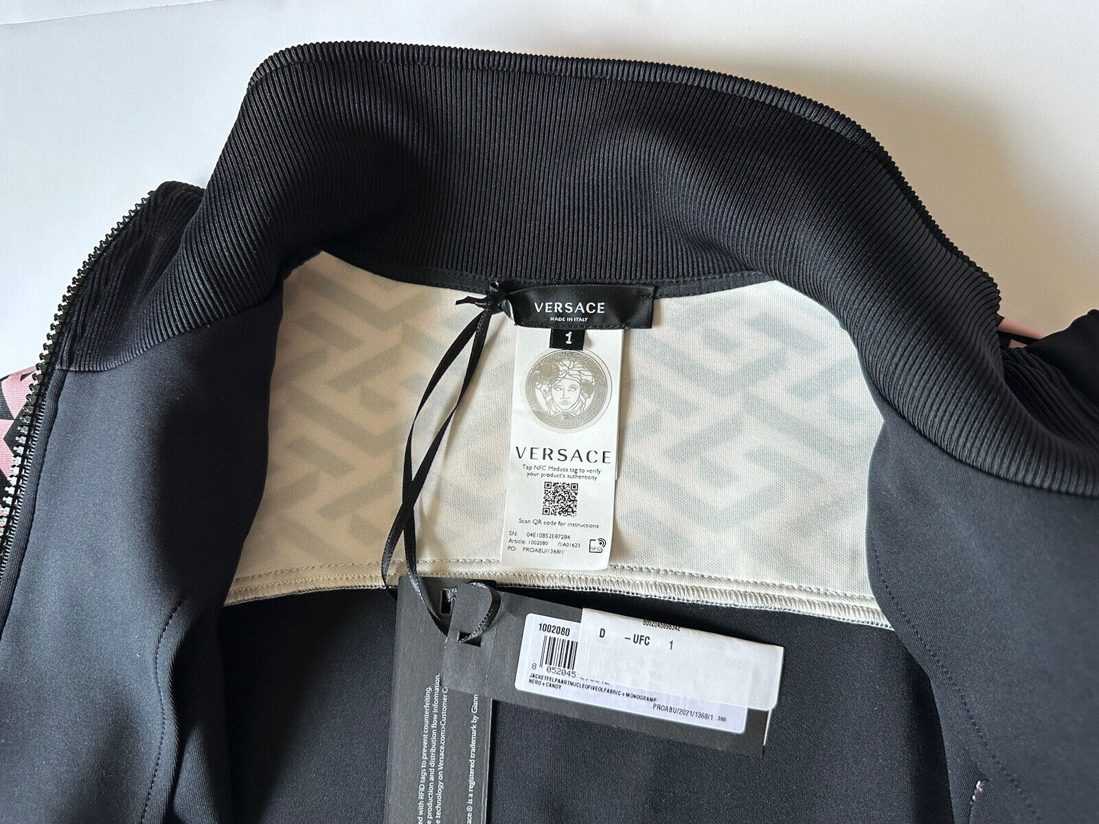 NWT $925 Женская куртка-джоггер с принтом Versace Greca, черная, размер 1 1002080 Италия 