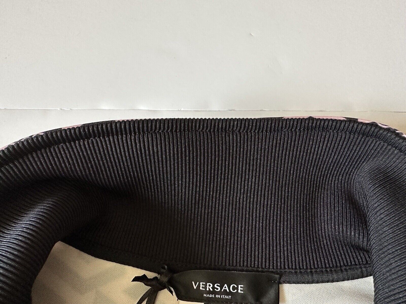 Neu mit Etikett: 925 $ Versace Damen-Joggingjacke mit Greca-Print Schwarz Größe 4 1002080 Italien 