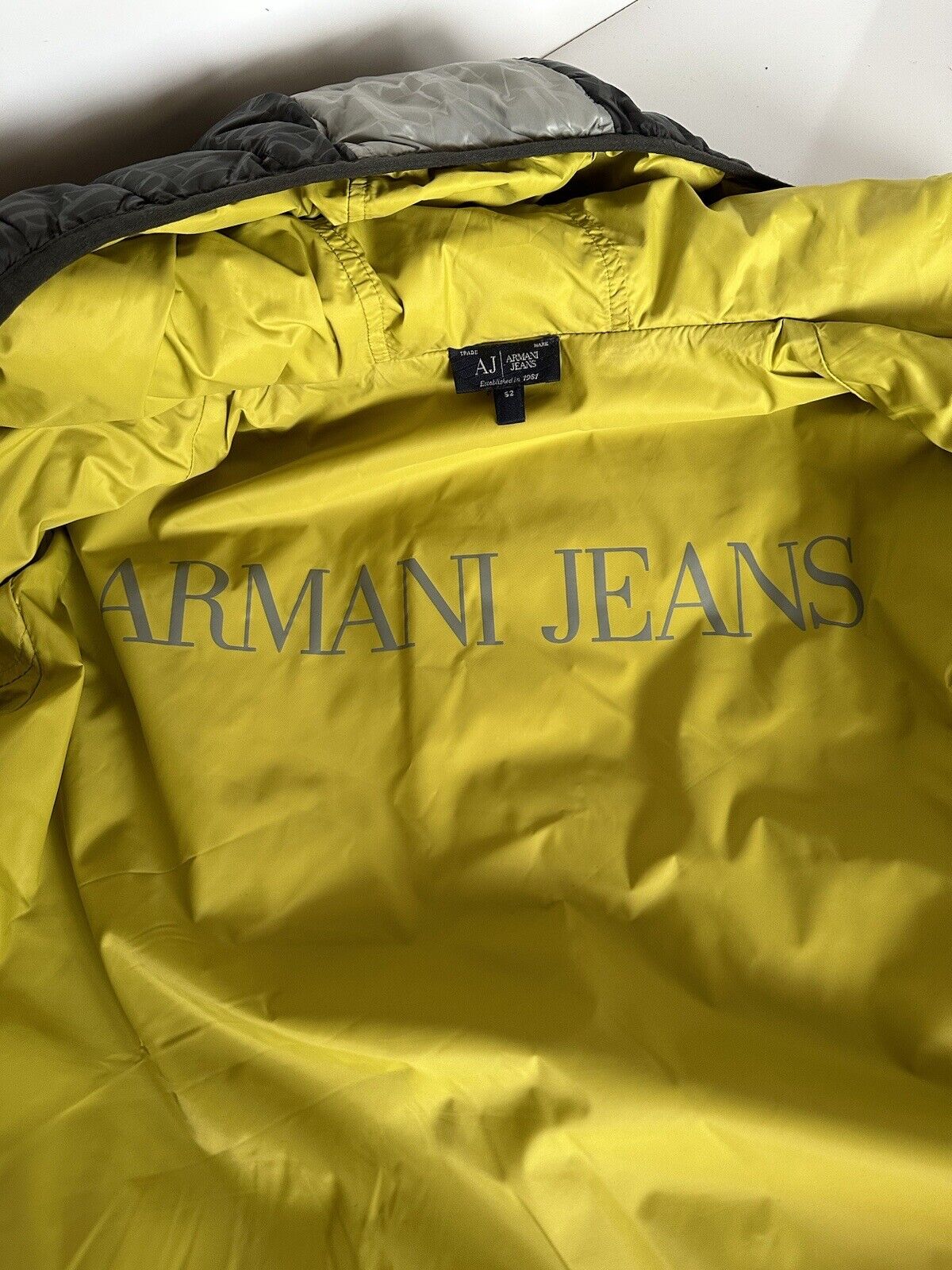 Armani Jeans 2-seitige Wende-Puffjacke in Grau/Gelb mit Kapuze, Größe L (52) 