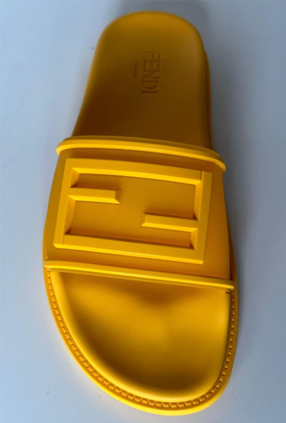 NIB 470 долларов США Мужские резиновые шлепанцы Fendi FF, желтые 11 США/10 Великобритания Италия 7X1522 