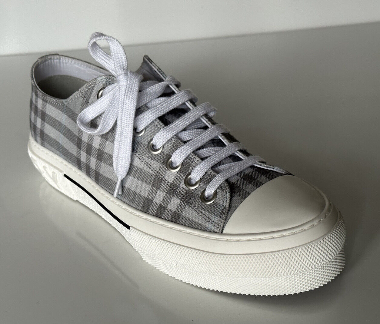 NIB $ 590 Burberry Herren-Low-Top-Sneaker mit grauen Karos, 12,5 US (45,5) 8052341 IT 