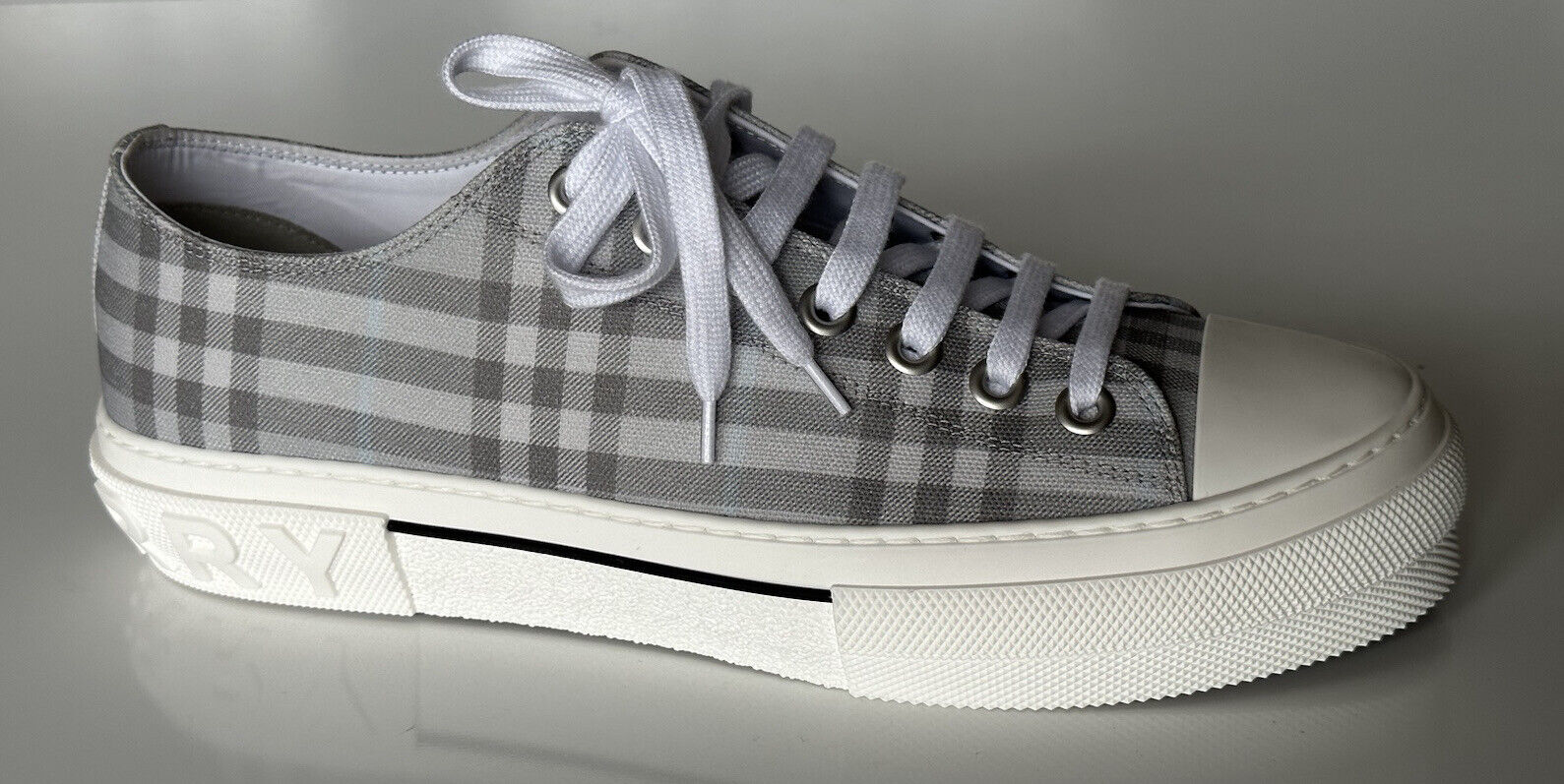 NIB $ 590 Burberry Herren-Low-Top-Sneaker mit grauen Karos, 12,5 US (45,5) 8052341 IT 