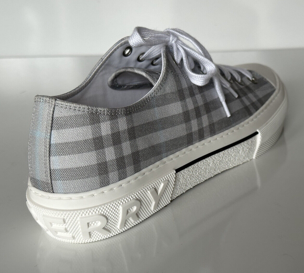 NIB $ 590 Burberry Herren-Low-Top-Sneaker mit grauen Karos, 12,5 US (45,5) 8052341 IT 