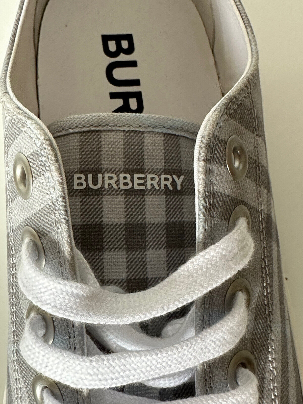 NIB $ 590 Burberry Herren-Low-Top-Sneaker mit grauen Karos, 12,5 US (45,5) 8052341 IT 