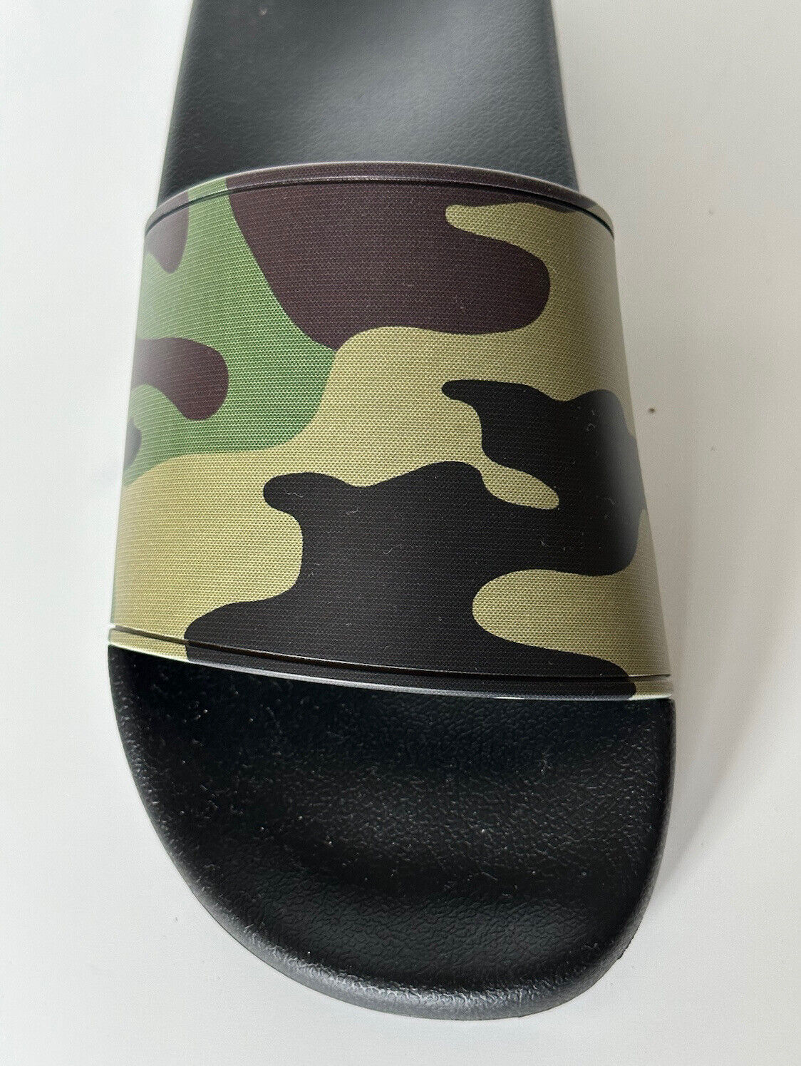 Сандалии Burberry Camouflage Green Slides 13, США, 370 долларов США (46 евро) 8042712 