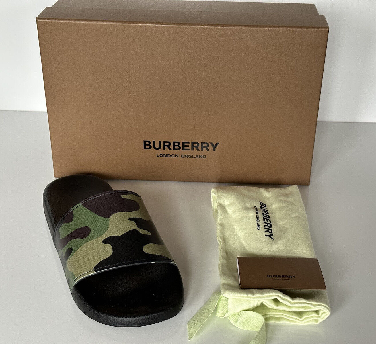NIB $ 370 Burberry Camouflage Green Slides Sandalen 13 US (46 Euro) 8042712 