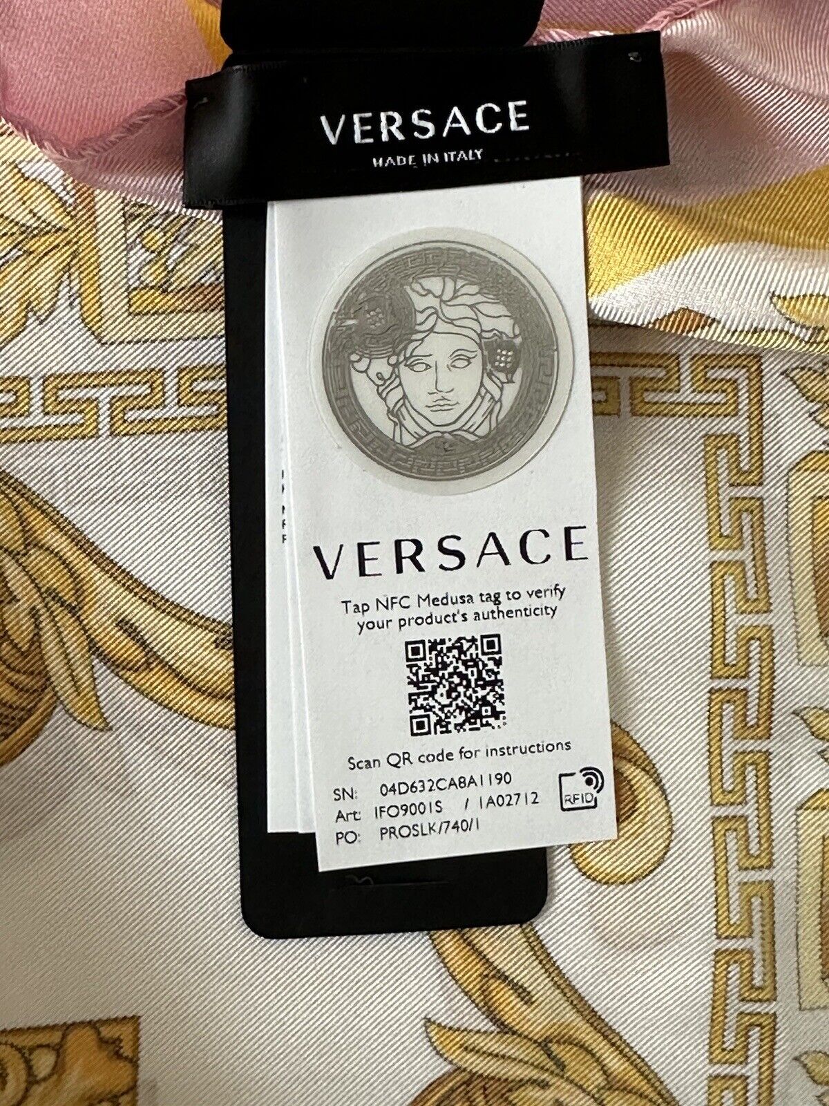 Neu mit Etikett: 500 $ Versace Medusa-Seidentwill-Barocco-Foulard-Schal 36,5 Zoll x 36 Zoll IT IF090018