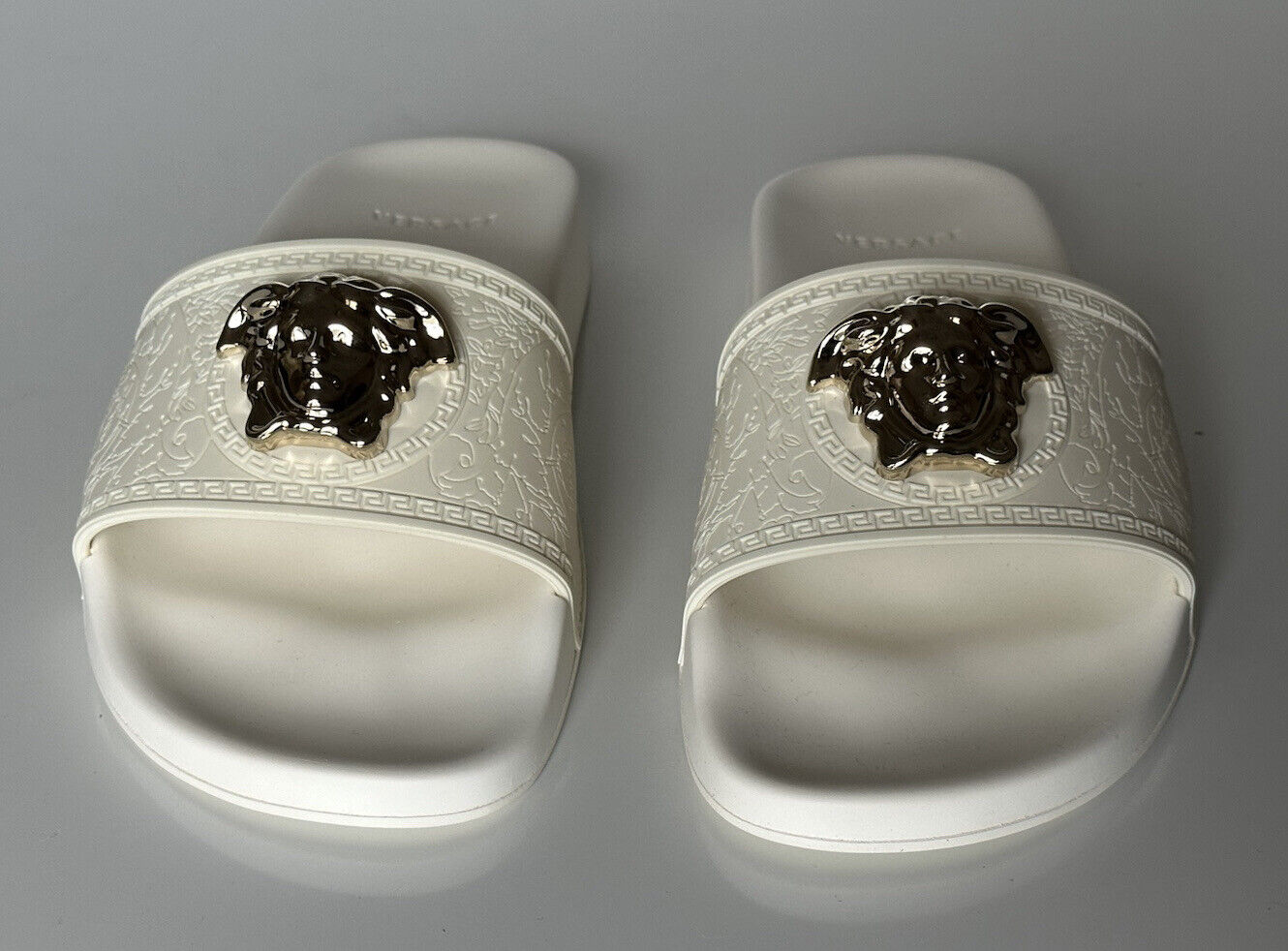 NIB $425 Versace Medusa Head Slides Sandals White 8.5 US (38.5 Eu) DSR262CN IT