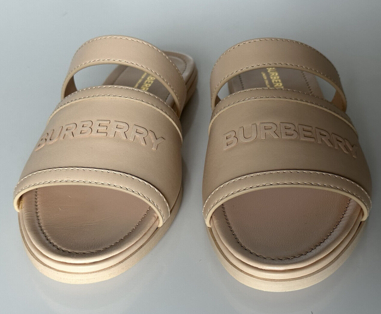 NIB Burberry Open Toe Damen-Sandalen aus pfirsichfarbenem Leder, 7,5 (37,5) 8047843 IT 