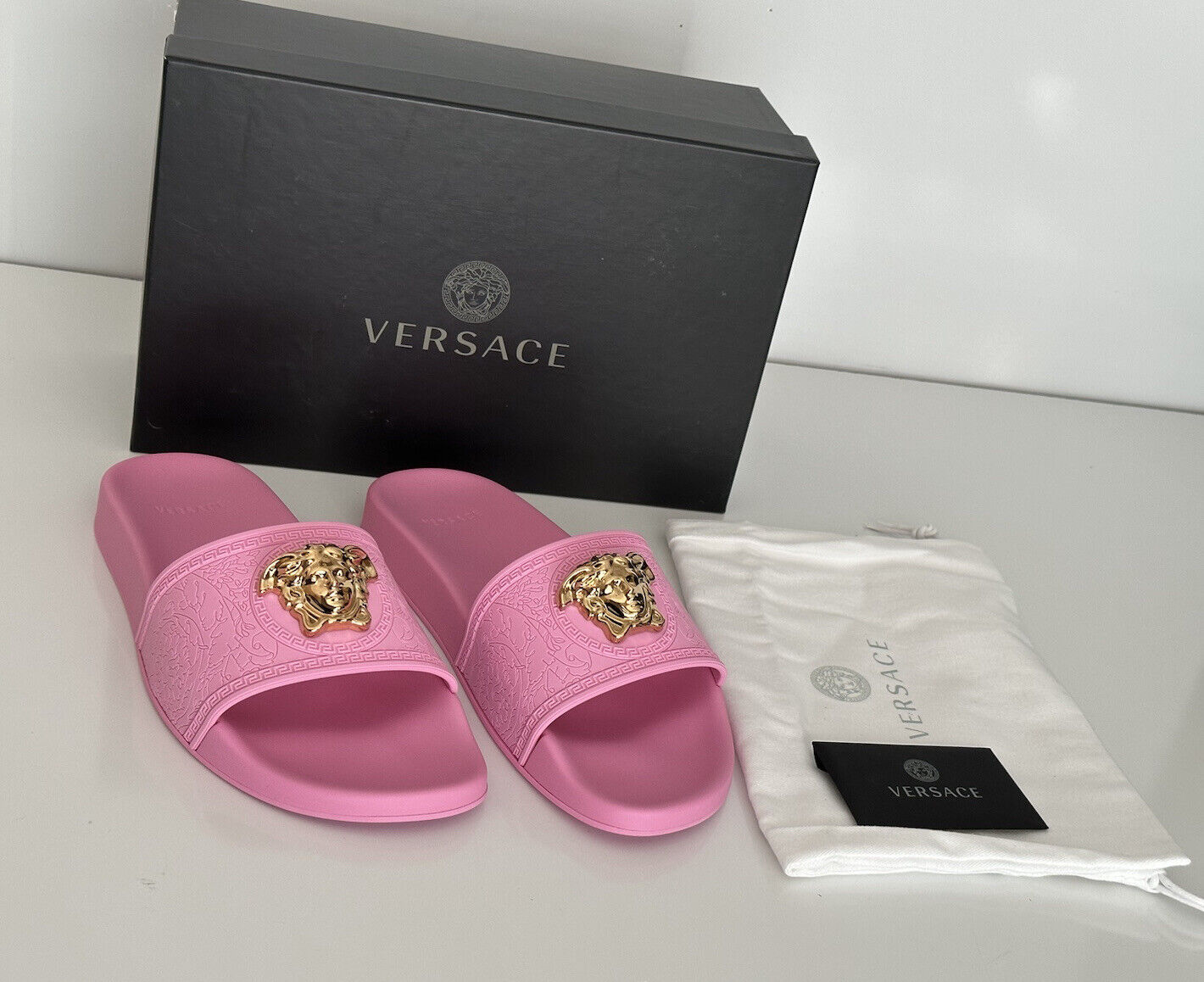 NIB 450 $ Versace Gold Medusa Head Slides Sandalen Flamingo Pink 10,5 40,5 1004190 