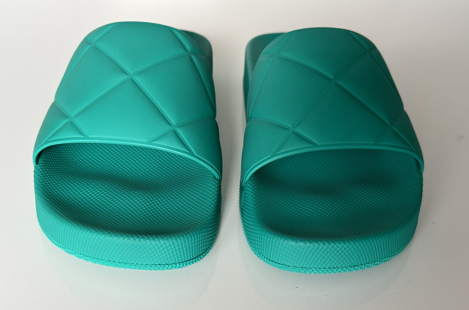 NIB 420 $ Bottega Veneta Damen-Sandalen aus mattem Gummi in Grün 9 (39) 640051