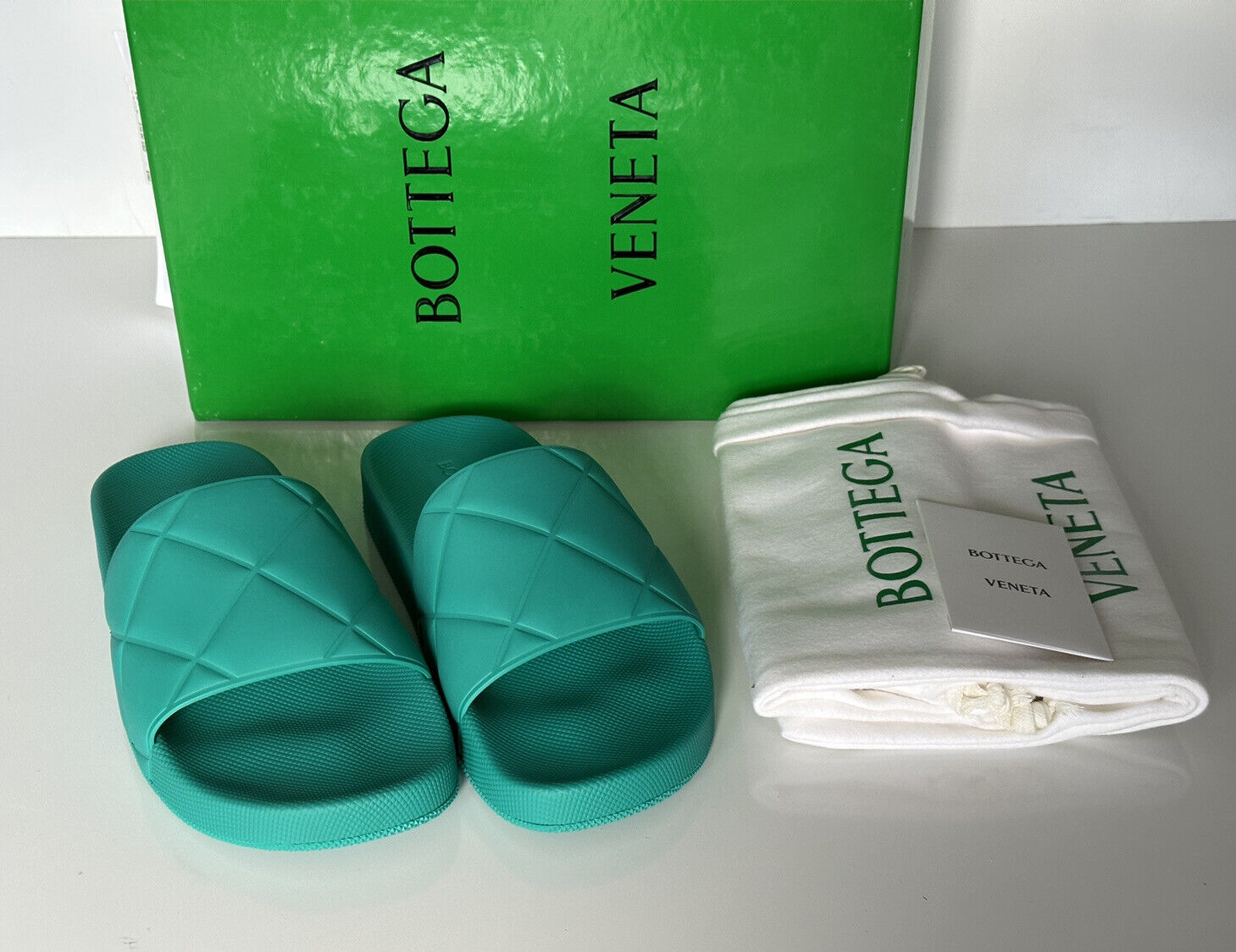 NIB $ 420 Bottega Veneta Damen Matt Rubber Green Slides Sandalen 8 US (38) 640051