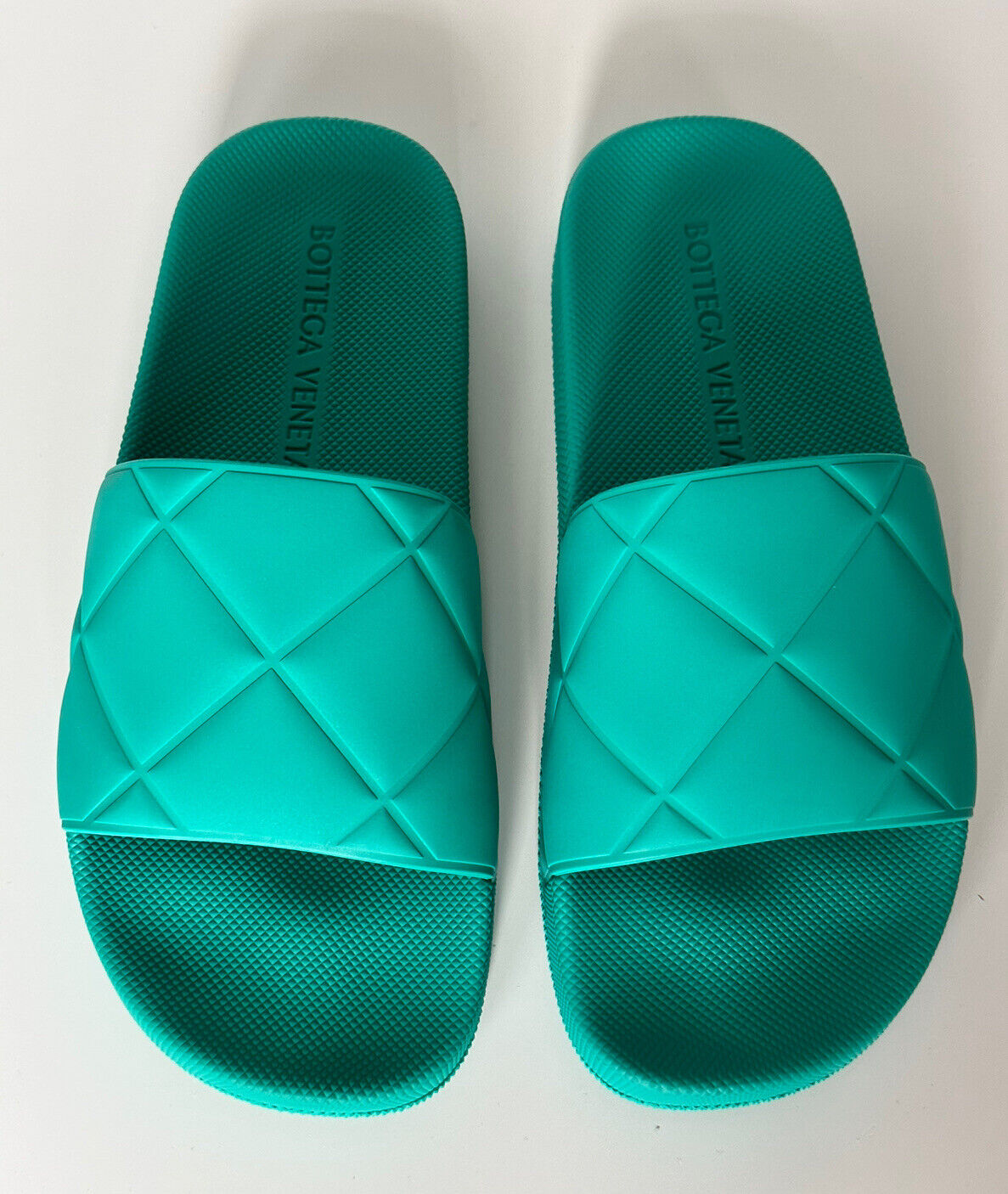 NIB $ 420 Bottega Veneta Damen Matt Rubber Green Slides Sandalen 8 US (38) 640051