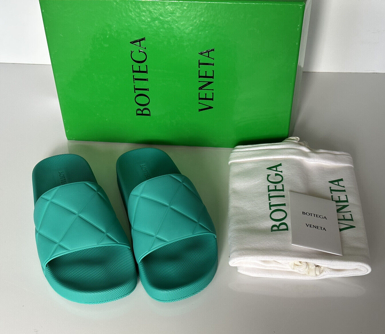 NIB $ 420 Bottega Veneta Damen Matt Rubber Green Slides Sandalen 8 US (38) 640051