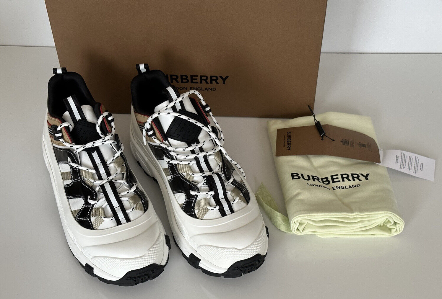 NIB $890 Burberry Arthur Men's White Icon Stripe Sneakers 11 US (44) 8048548 IT