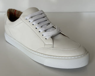 NIB Burberry Weiße Low-Top-Ledersneaker für Damen 9 US (39 Eu) 8043210 Italien 