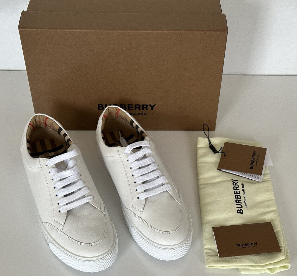 NIB Burberry Weiße Low-Top-Ledersneaker für Damen 9 US (39 Eu) 8043210 Italien 