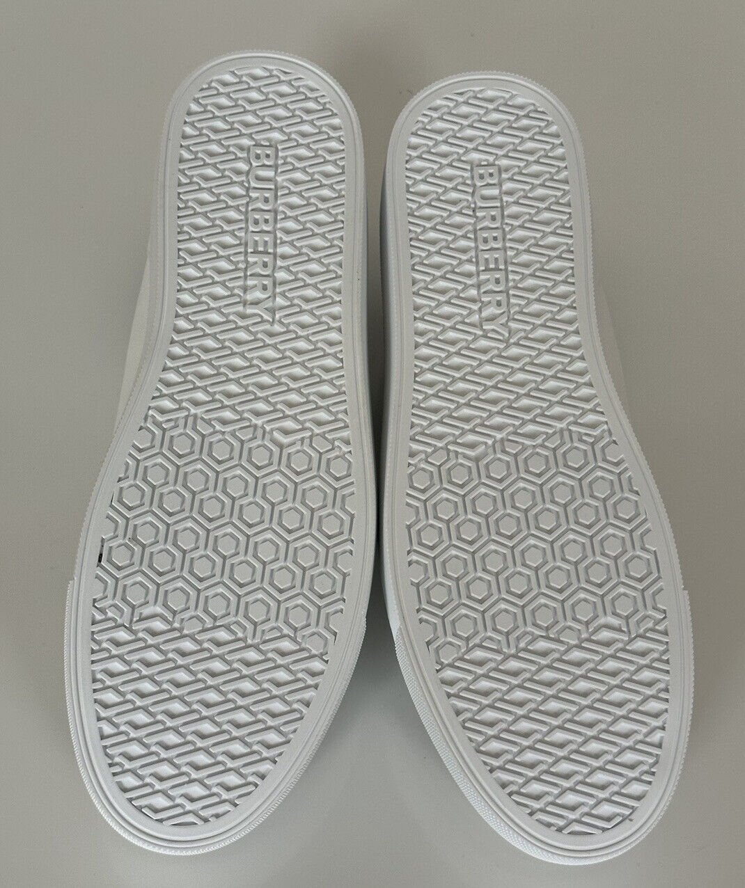 NIB Burberry Женские белые низкие кожаные кроссовки 9 США (39 ЕС) 8043210 Италия 