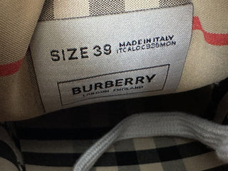 NIB Burberry Weiße Low-Top-Ledersneaker für Damen 9 US (39 Eu) 8043210 Italien 