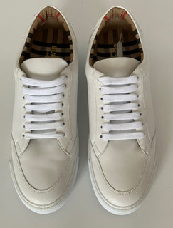 NIB Burberry Weiße Low-Top-Ledersneaker für Damen 9 US (39 Eu) 8043210 Italien 
