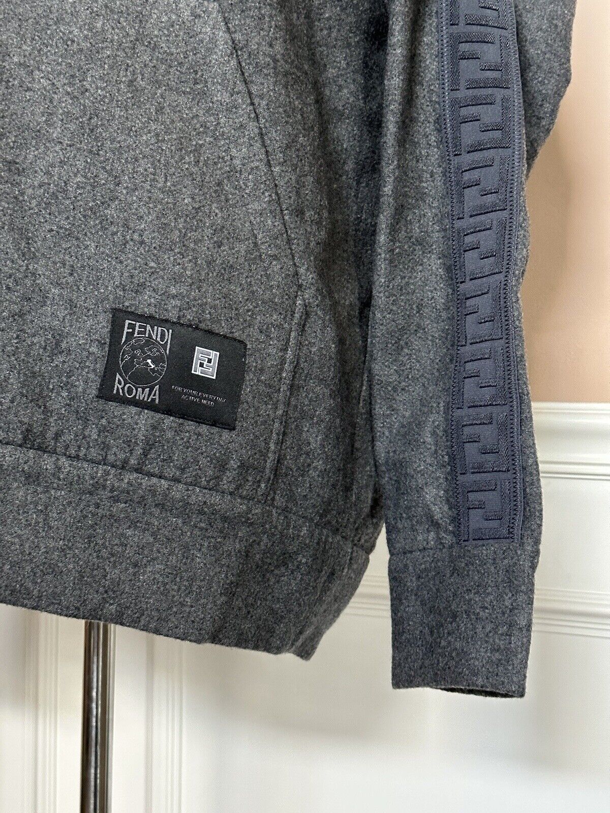 NWT 1750 $ Fendi Graue Jacke mit Kapuze Kaschmir/Polyamid Large Italien FAF639 