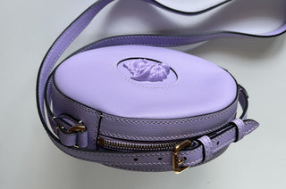 NWT $1295 Versace Круглая сиреневая сумка через плечо из кожи теленка Medusa DBFI050 IT 