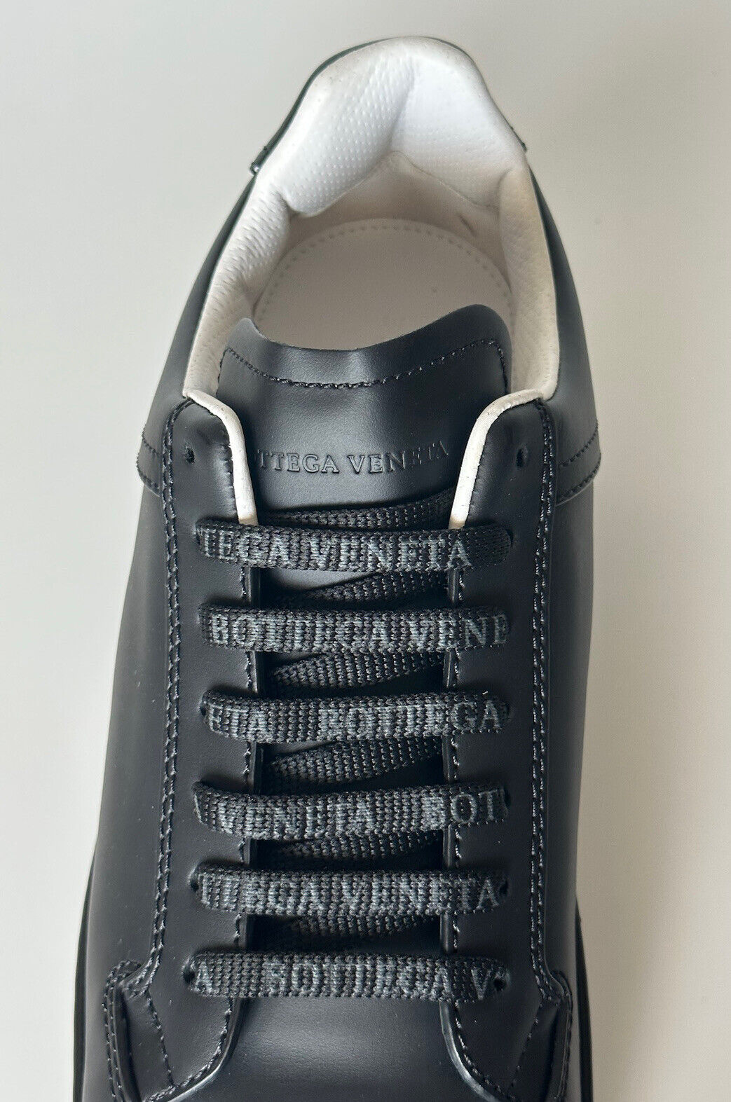 Мужские черные кроссовки из телячьей кожи Bottega Veneta 690 долларов США 13 США (46 евро) 578298 
