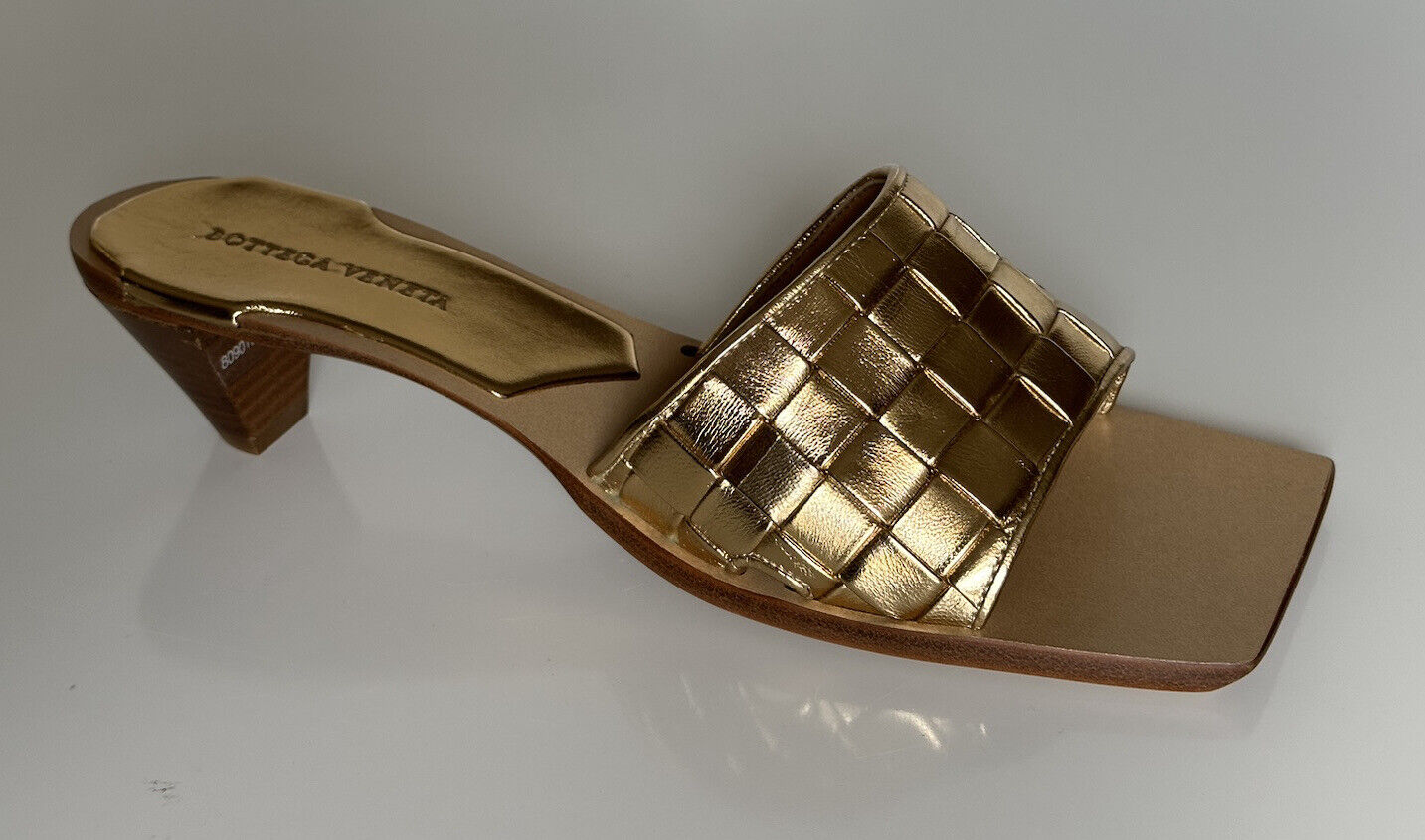 NIB $ 720 Bottega Damen-Sandalen aus Leder mit goldfarbenem Pfirsich-Absatz 11 US 578373 IT 