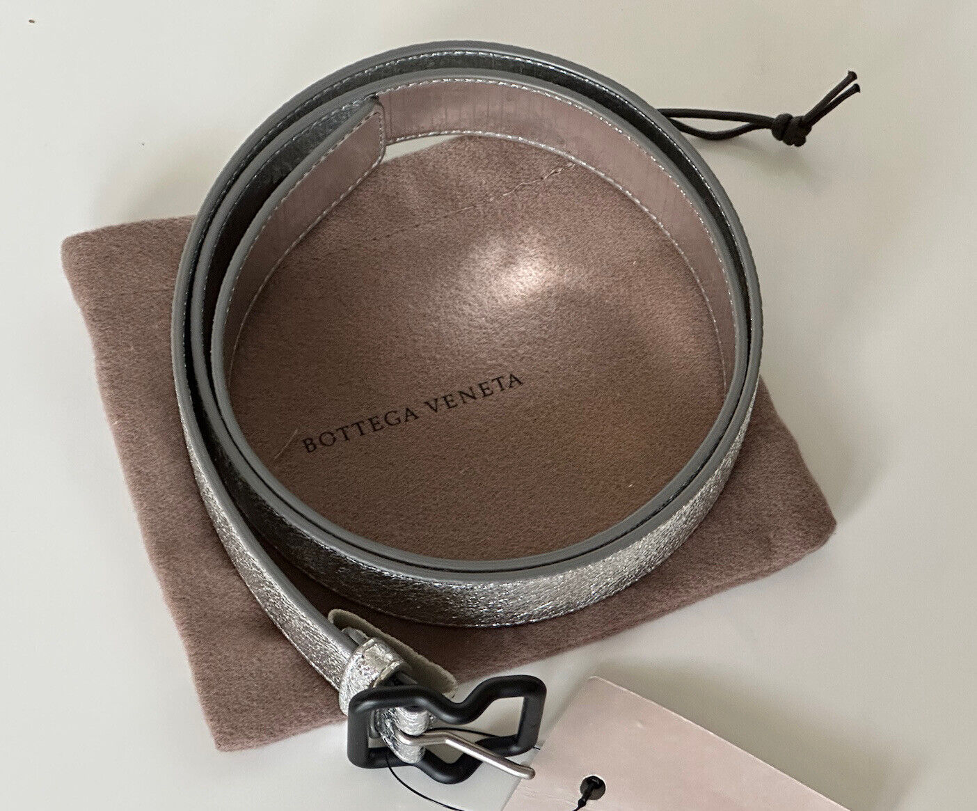 NWT 450 долларов США Ремень Bottega Veneta Craque из металлизированной кожи серебристого цвета 38/95 IT 691233 