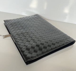 Новый блестящий кожаный чехол для документов Bottega Veneta Intrecciato, черный 592859, стоимостью 1900 долларов. 
