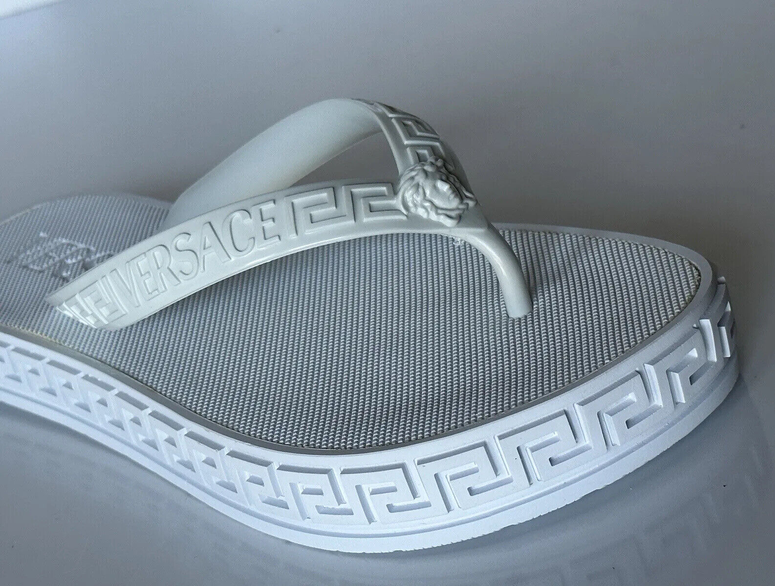 NIB $345 Versace Medusa Head Off White Flip Flops Sandals 10 US (40) 1003737 IT