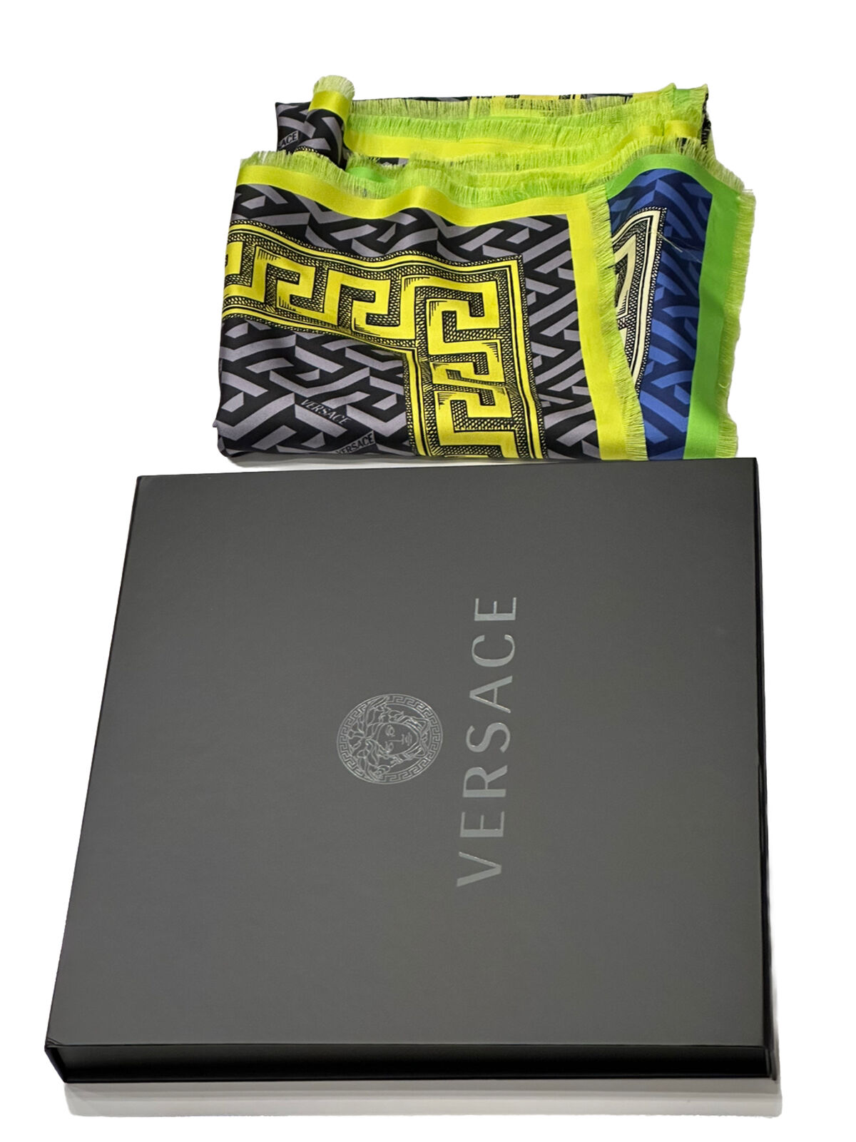 NIB 875 $ Versace Greek Key Logo Foulard-Schal aus Seidentwill 35,5"x35,5" IT 1001600