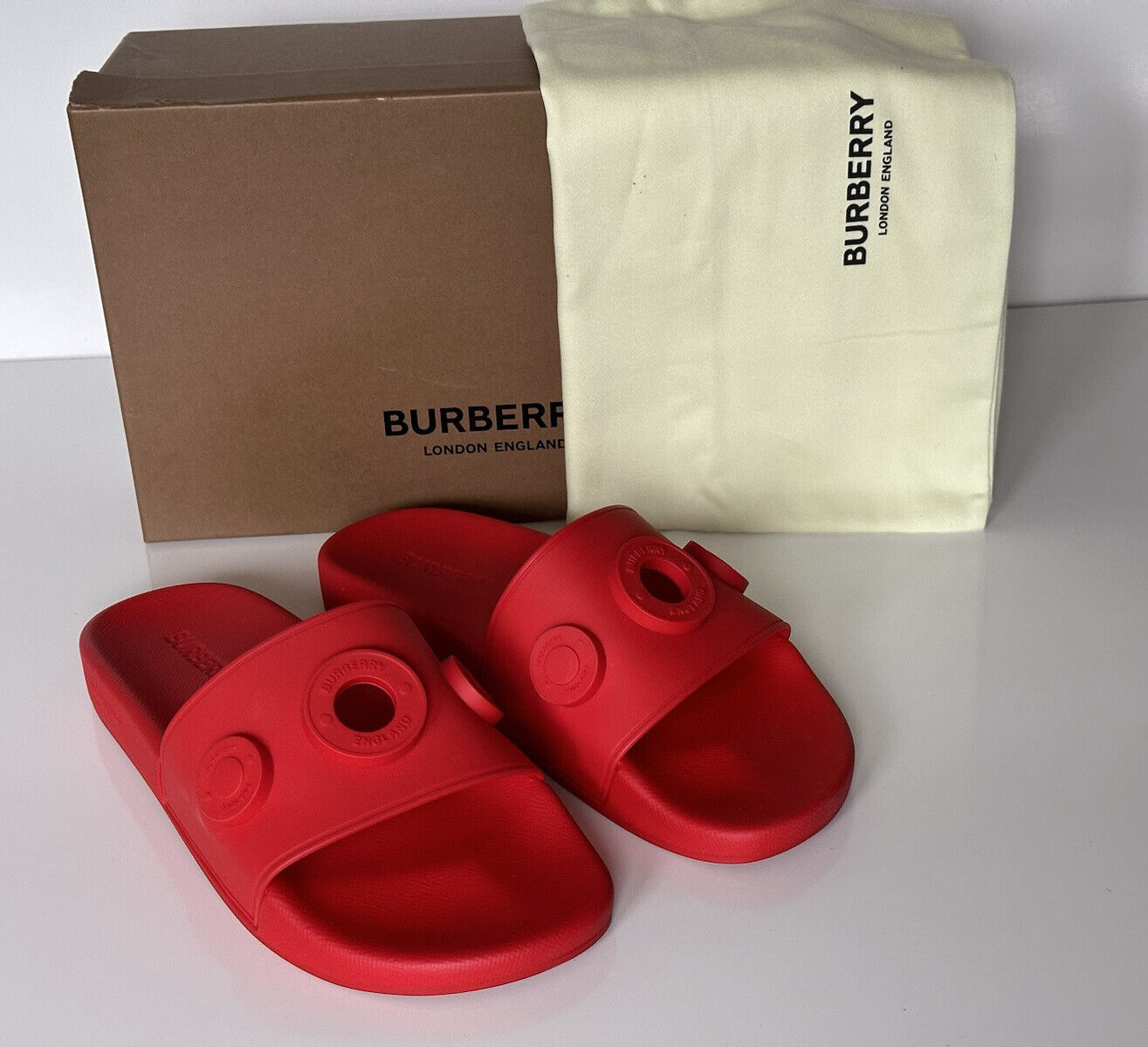 NIB $420 Burberry Eyelet Men’s Furley Bright Red Slide Sandals 9 US (42) 8053156