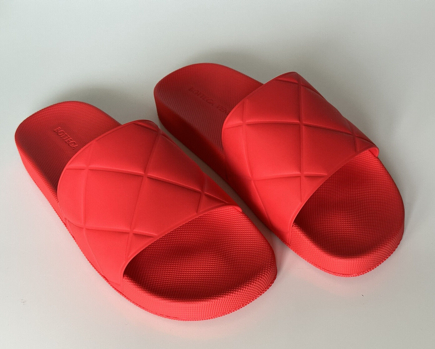 NIB $390 Bottega Veneta Slider Patterned Rubber Sandals Tomato 11 US (44) 640050