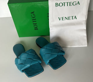 NWT $1350 Bottega Veneta Petroleum Синие сандалии на плоской подошве, обувь 7,5, США 608853 