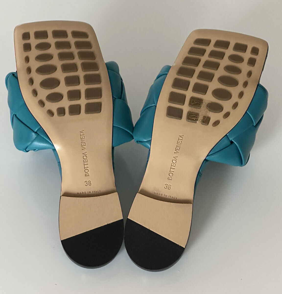NWT $ 1350 Bottega Veneta Petroleum Blue Flache Sandalen Schuhe 8 US 608853 