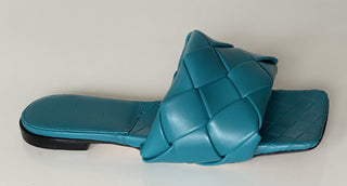 NWT $1350 Bottega Veneta Petroleum Синие сандалии на плоской подошве Туфли 8 США 608853 