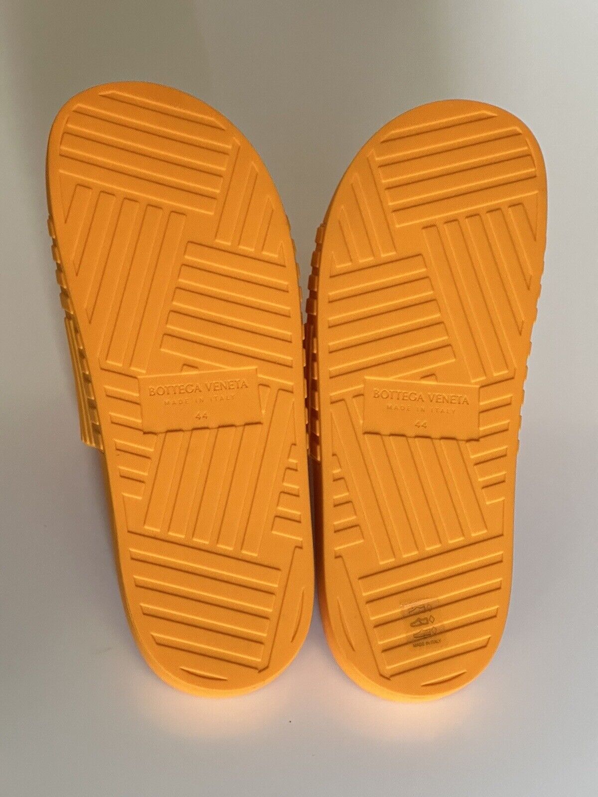 NIB $420 Bottega Veneta Men's Rubber Tangerine Slides Sandals 11 US (44) 690105