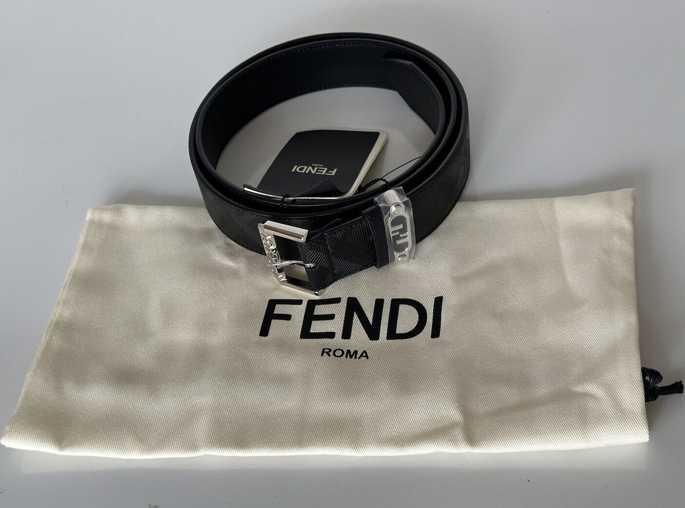 NWT 620 $ Fendi FF Kalbsleder Schwarzer Gürtel mit silberner Schnalle 105/42 Italien 7C0479 