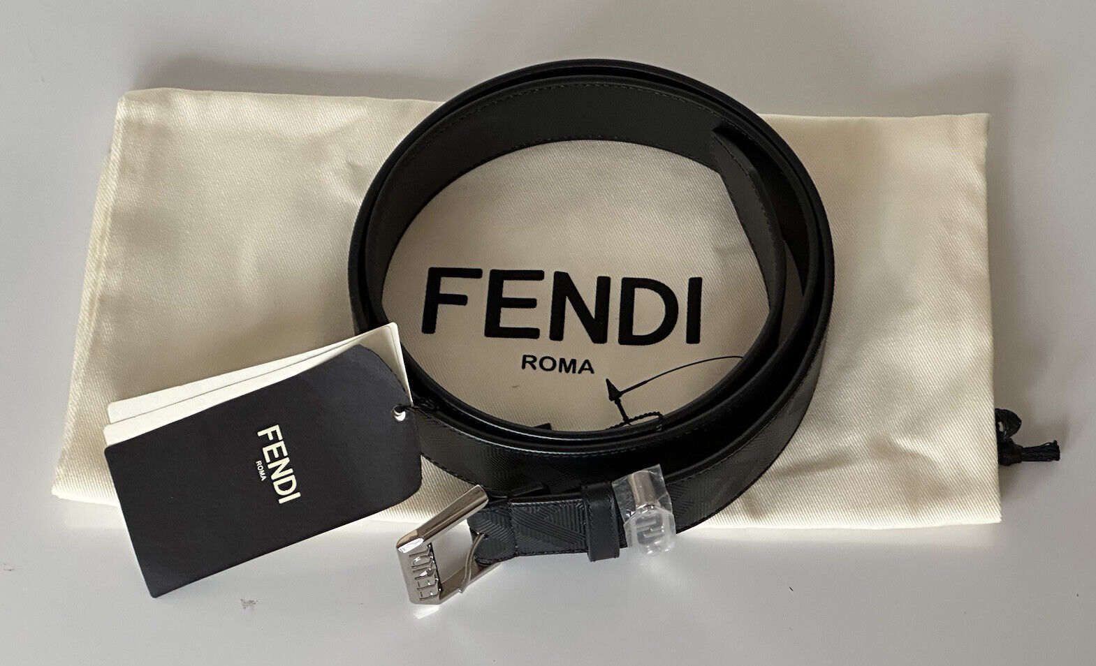 NWT 620 $ Fendi FF Kalbsleder Schwarzer Gürtel mit silberner Schnalle 105/42 Italien 7C0479 