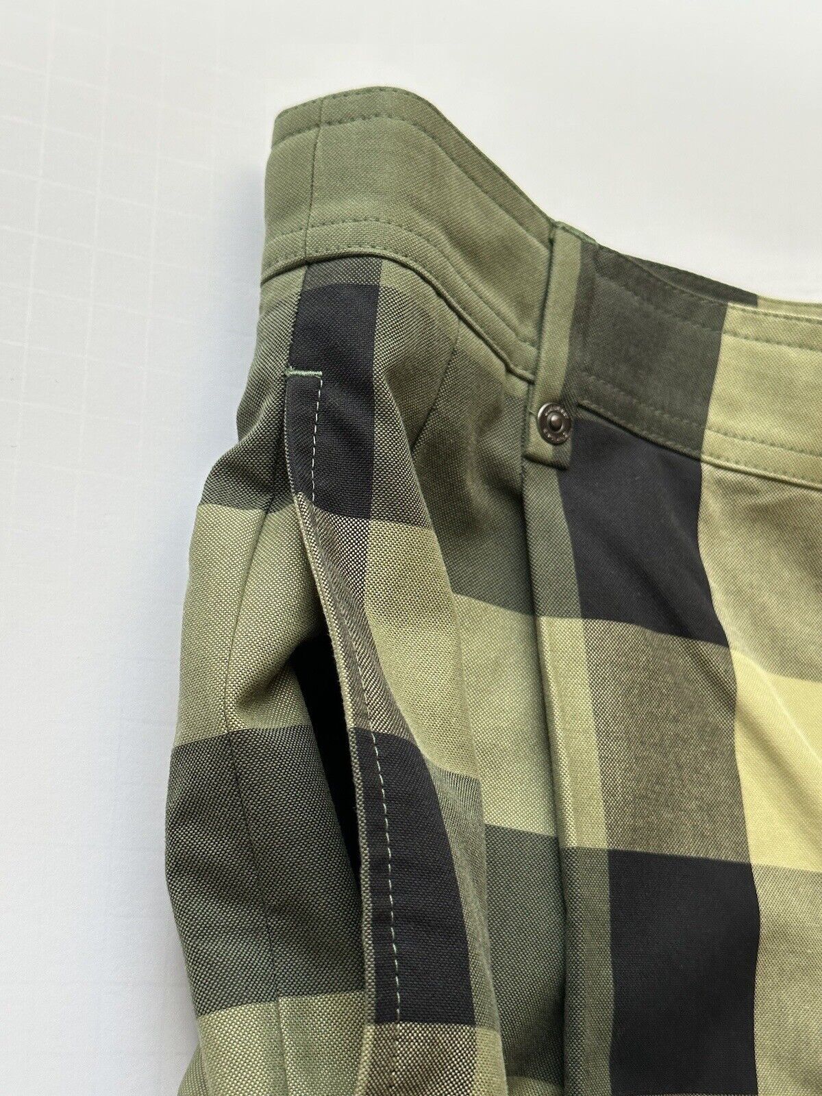 NWT $590 Burberry Mens Military Green Checks Cotton Shorts 38 US (32.5") 8042781