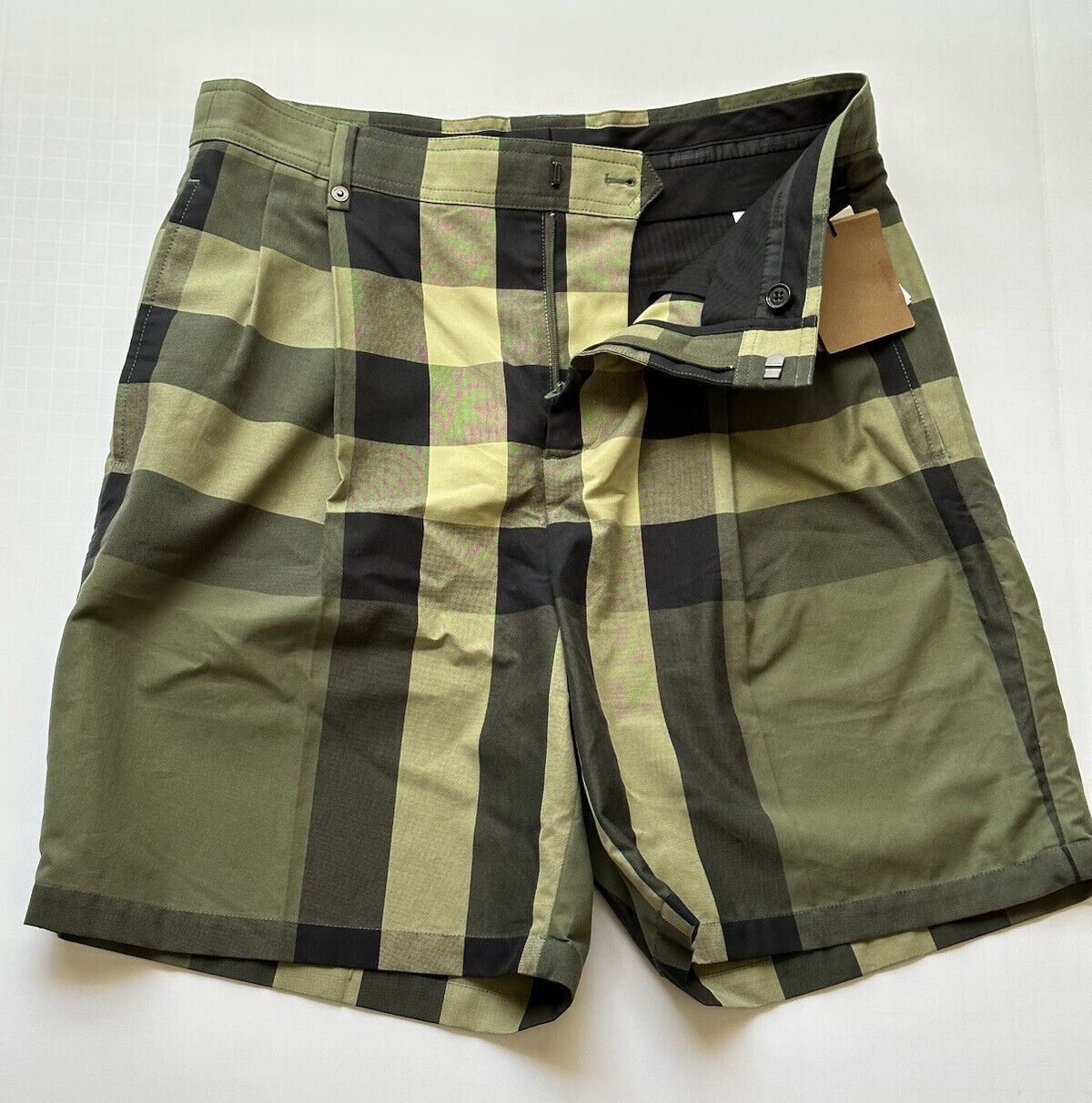 Neu mit Etikett: 590 $ Burberry Herren-Shorts aus militärisch grün karierter Baumwolle, 38 US (32,5 Zoll) 8042781 